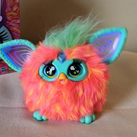Furby Coral Interactive Singing Toy with Colorful Fur 2023 - Picture 3 of 8